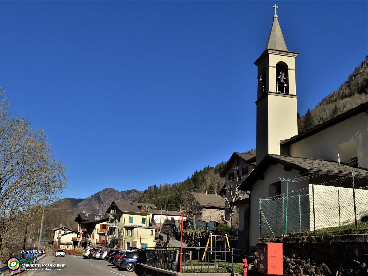09 Partenza da Capovalle (1130 m) di Roncobello.JPG